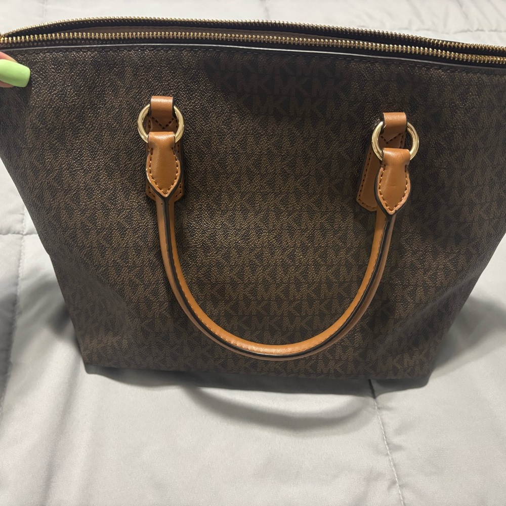 Michael Kors Brown Shoulder Bag with Signature Monogram - Picture 4 of 5